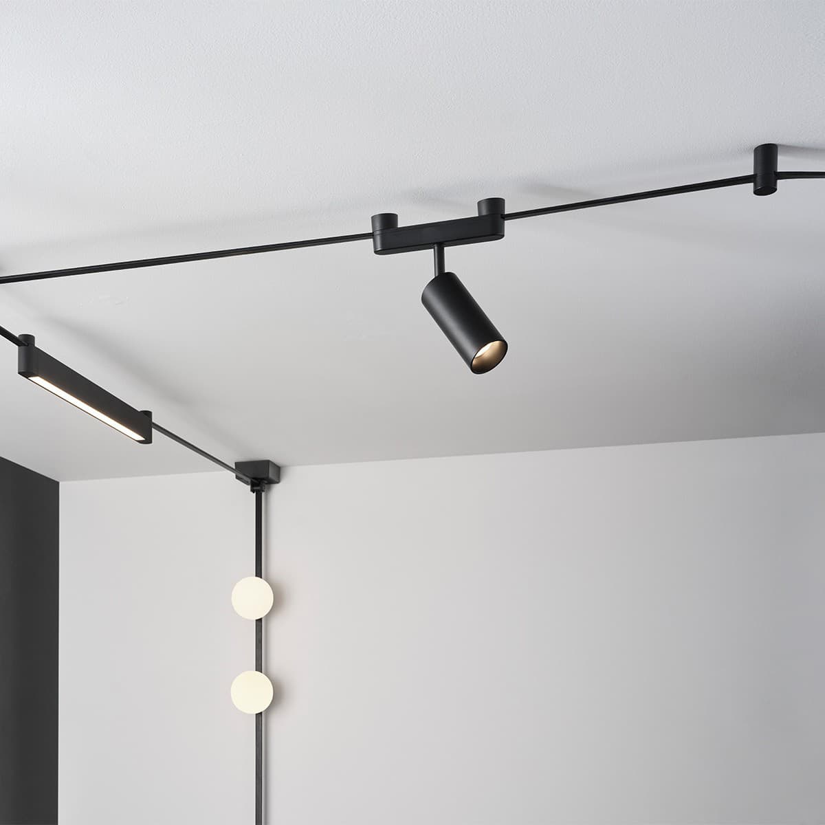 Skywire 24V Ribbon Track 5 Metre Kit in Black
